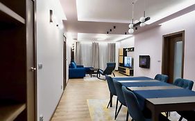 Very Spacious & Modern 3Bed Near Airport & Centre